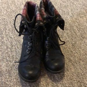 Combat boots